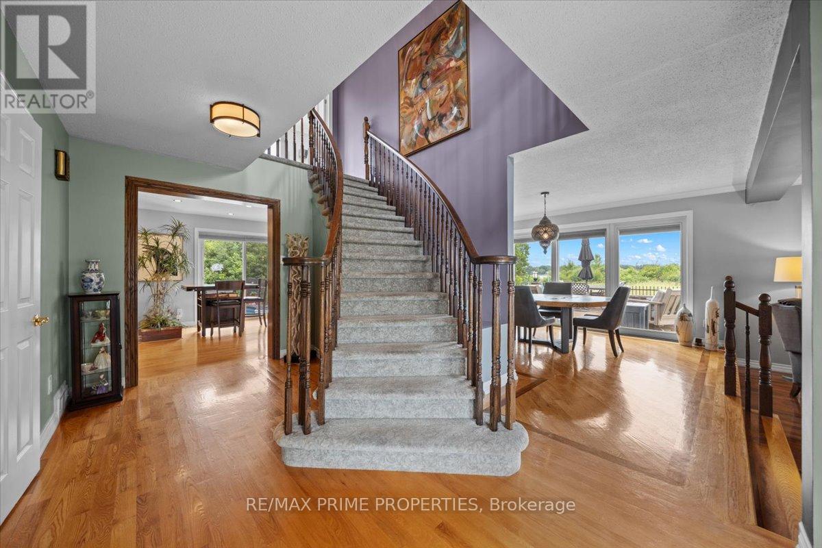800 Fairwinds Terrace, Ottawa, Ontario  K1C 2X6 - Photo 3 - X13506126