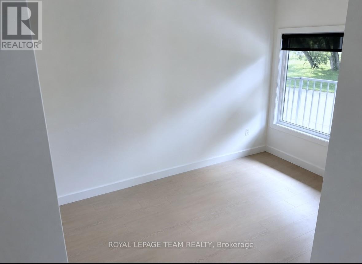 1b - 243 Bradford Street, Ottawa, Ontario  K2B 5Z5 - Photo 3 - X13507000
