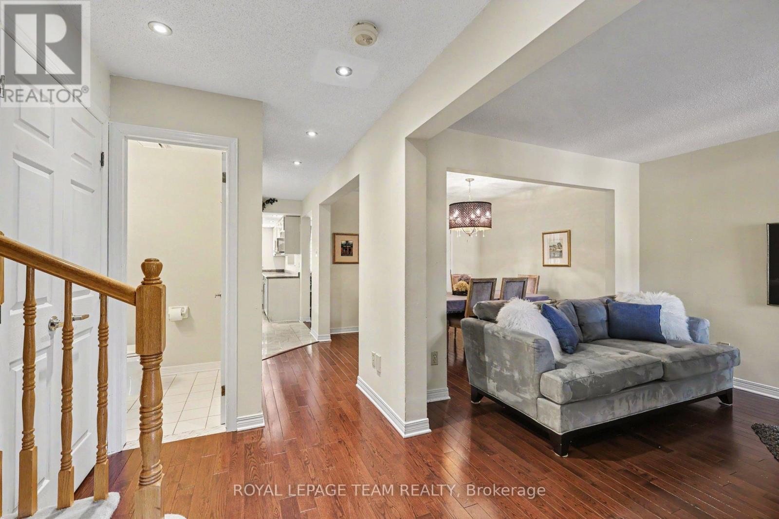 86 Winnegreen Court, Ottawa, Ontario  K1G 5S4 - Photo 4 - X13507536