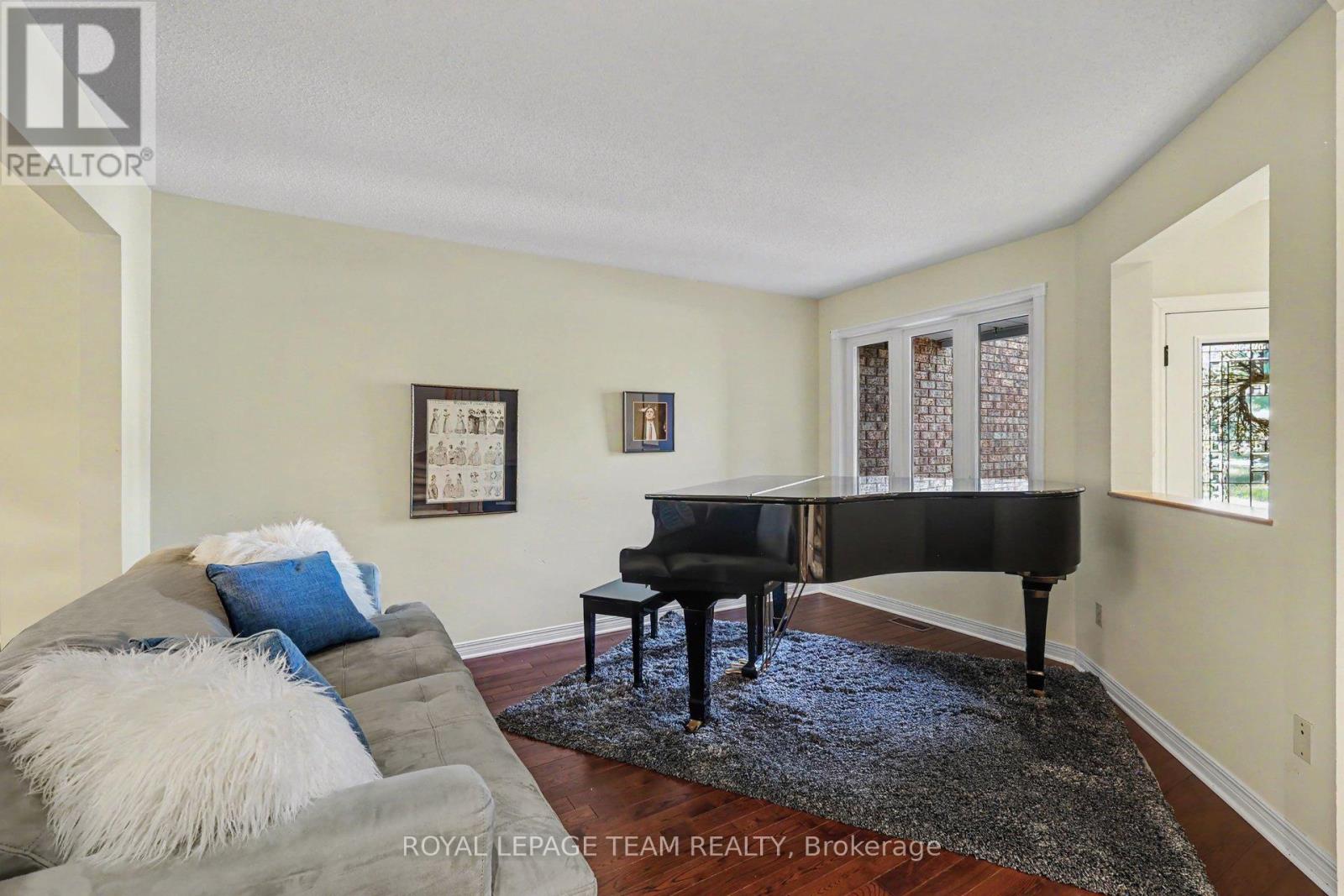86 Winnegreen Court, Ottawa, Ontario  K1G 5S4 - Photo 5 - X13507536