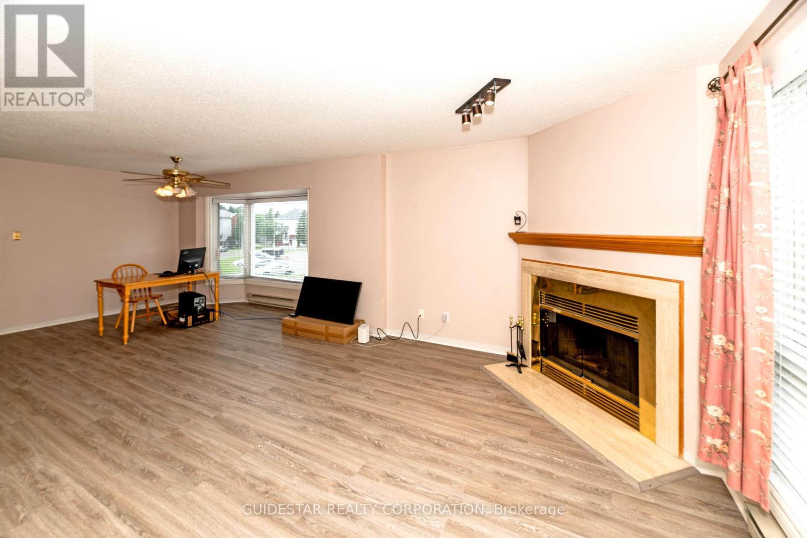 288 Briston Private, Ottawa, Ontario  K1G 5P9 - Photo 2 - X13508306