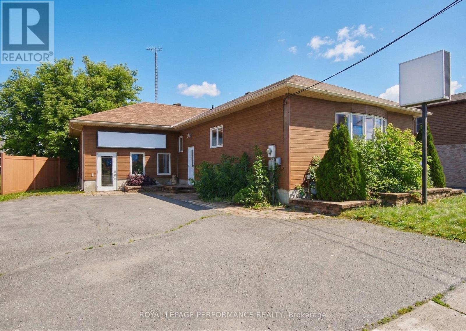 921 Notre Dame Street, Russell, Ontario  K0A 1W0 - Photo 1 - X13508342