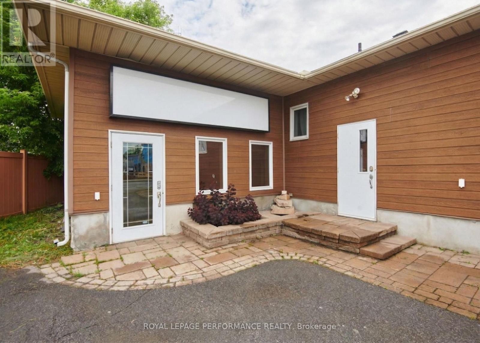 921 Notre Dame Street, Russell, Ontario  K0A 1W0 - Photo 2 - X13508342