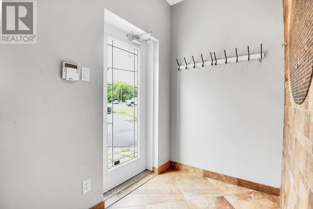 921 Notre Dame Street, Russell, Ontario  K0A 1W0 - Photo 3 - X13508342