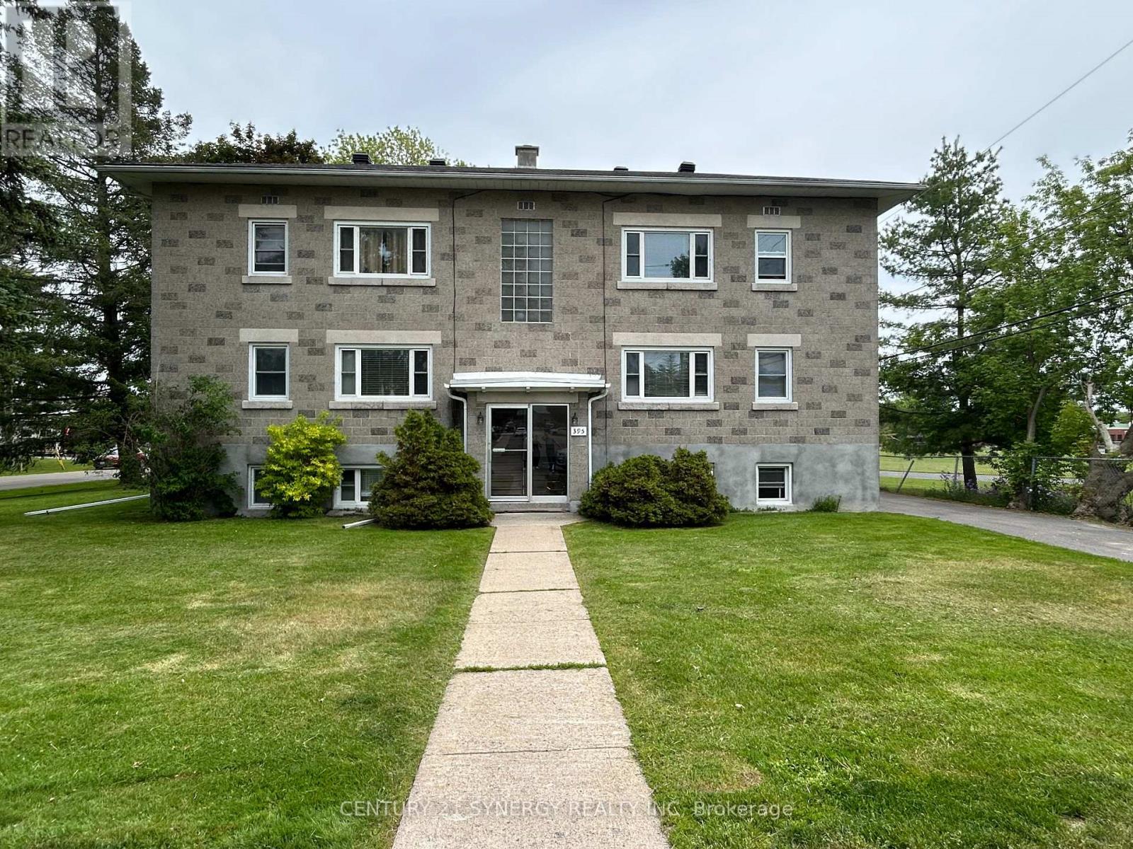 395 Pine Street E, Gananoque, Ontario  K7G 1E2 - Photo 1 - X13509382