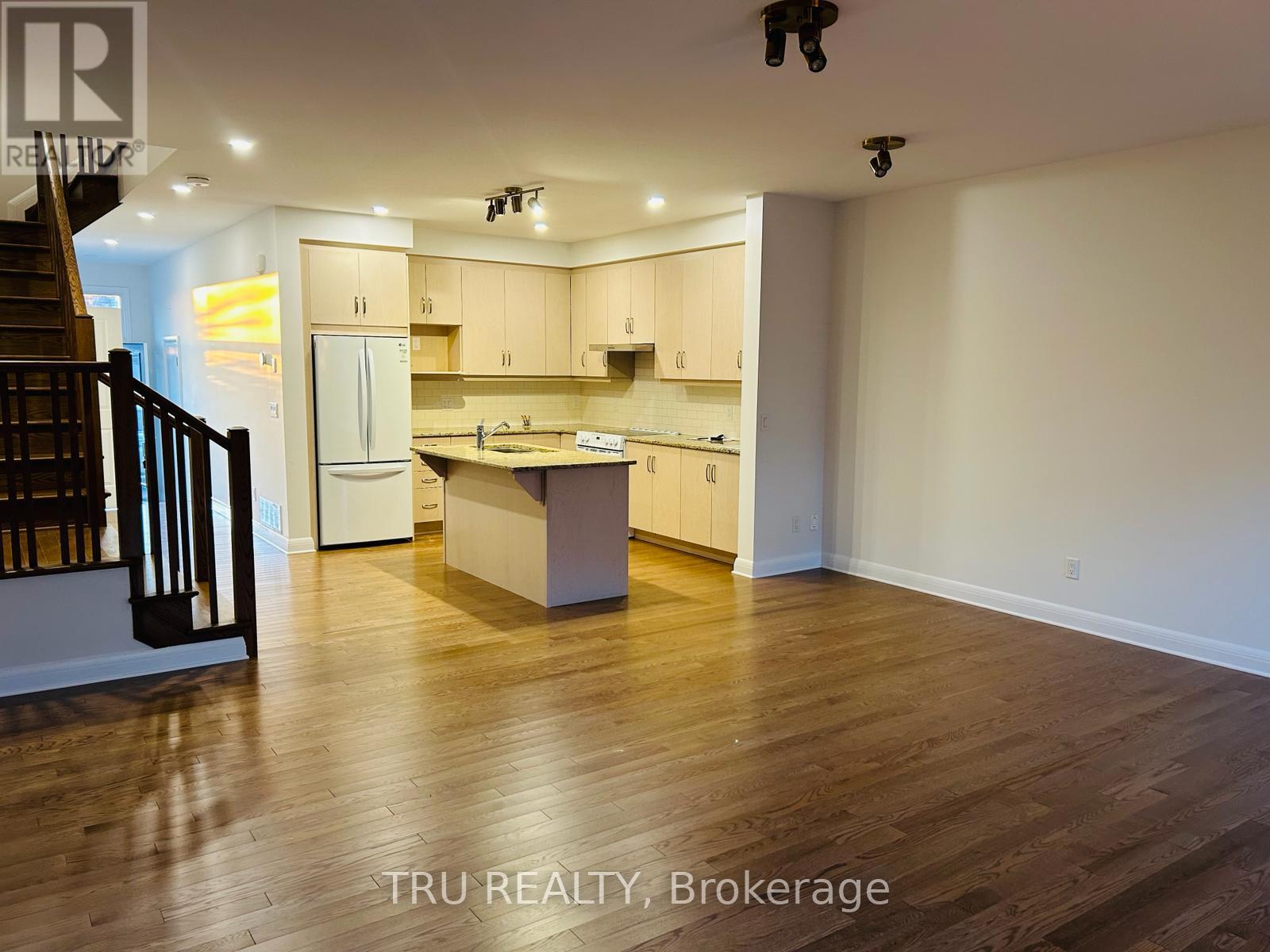 316 Wigwas Street, Ottawa, Ontario  K1K 5A1 - Photo 4 - X13509716