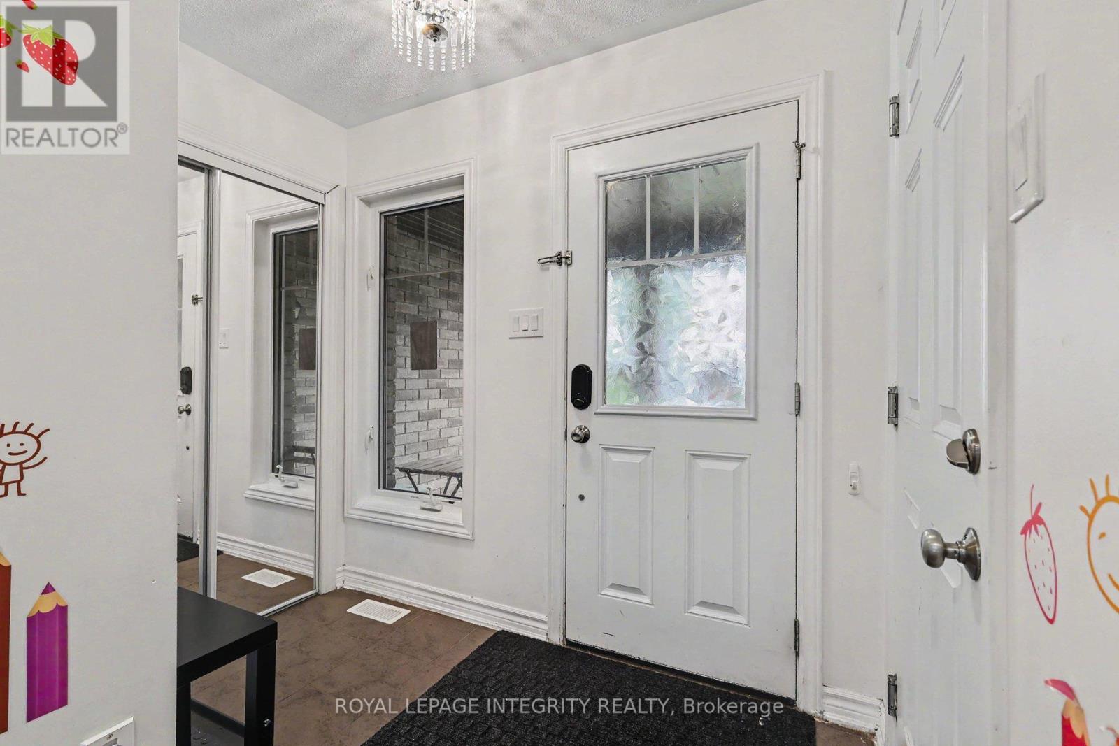 555 Foxlight Circle, Ottawa, Ontario  K2M 0L9 - Photo 3 - X13509842