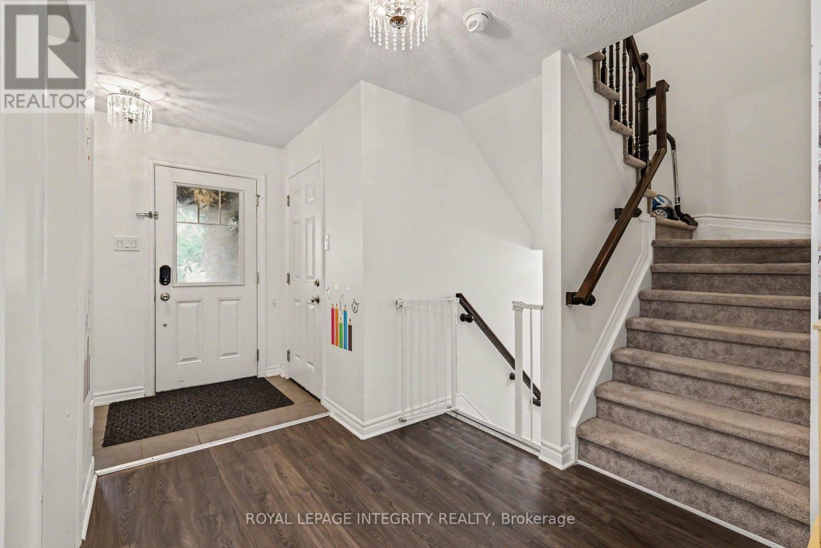 555 Foxlight Circle, Ottawa, Ontario  K2M 0L9 - Photo 4 - X13509842