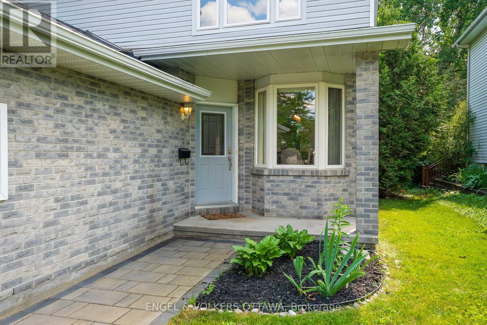 77 Whalings Circle, Ottawa, Ontario  K2S 1S4 - Photo 3 - X13511162
