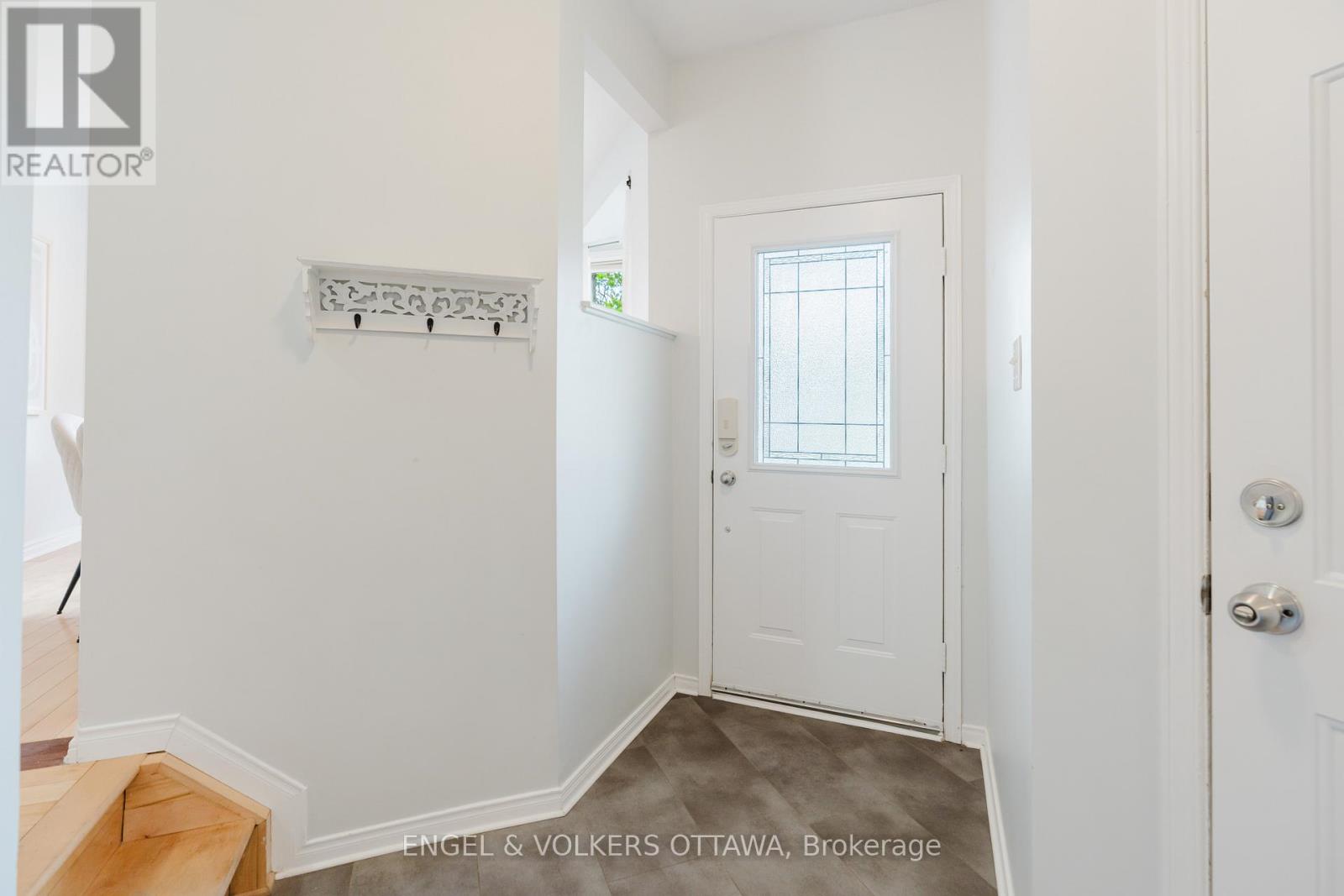 77 Whalings Circle, Ottawa, Ontario  K2S 1S4 - Photo 4 - X13511162