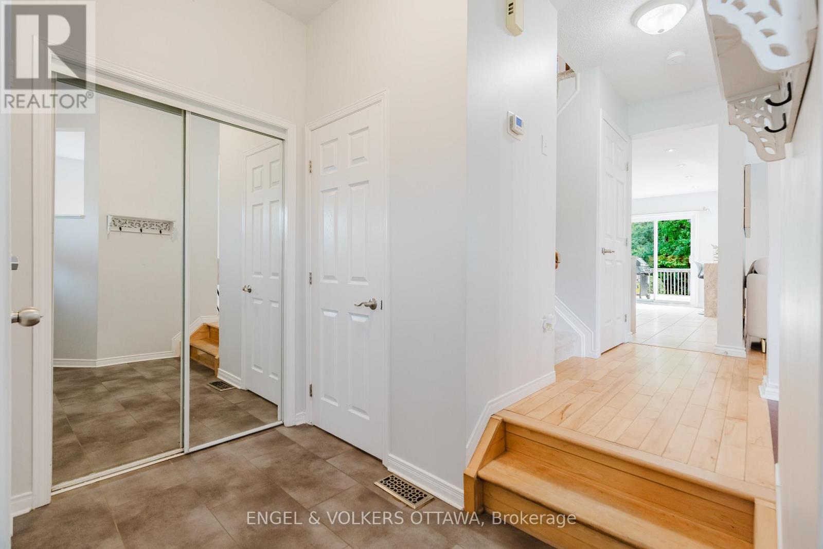 77 Whalings Circle, Ottawa, Ontario  K2S 1S4 - Photo 6 - X13511162
