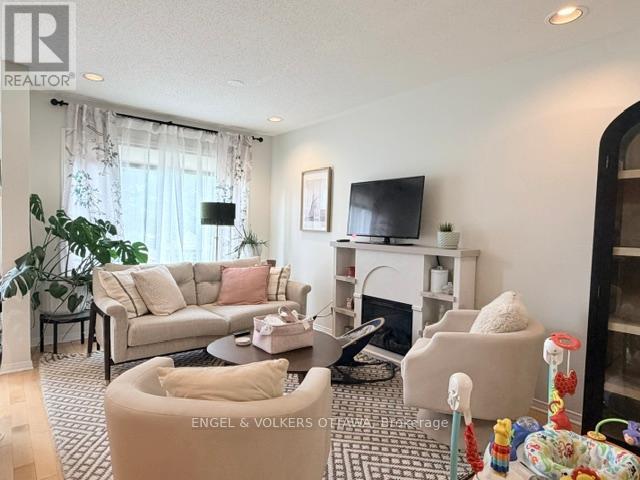 124 Landover Crescent, Ottawa, Ontario  K2M 2W2 - Photo 2 - X13511512