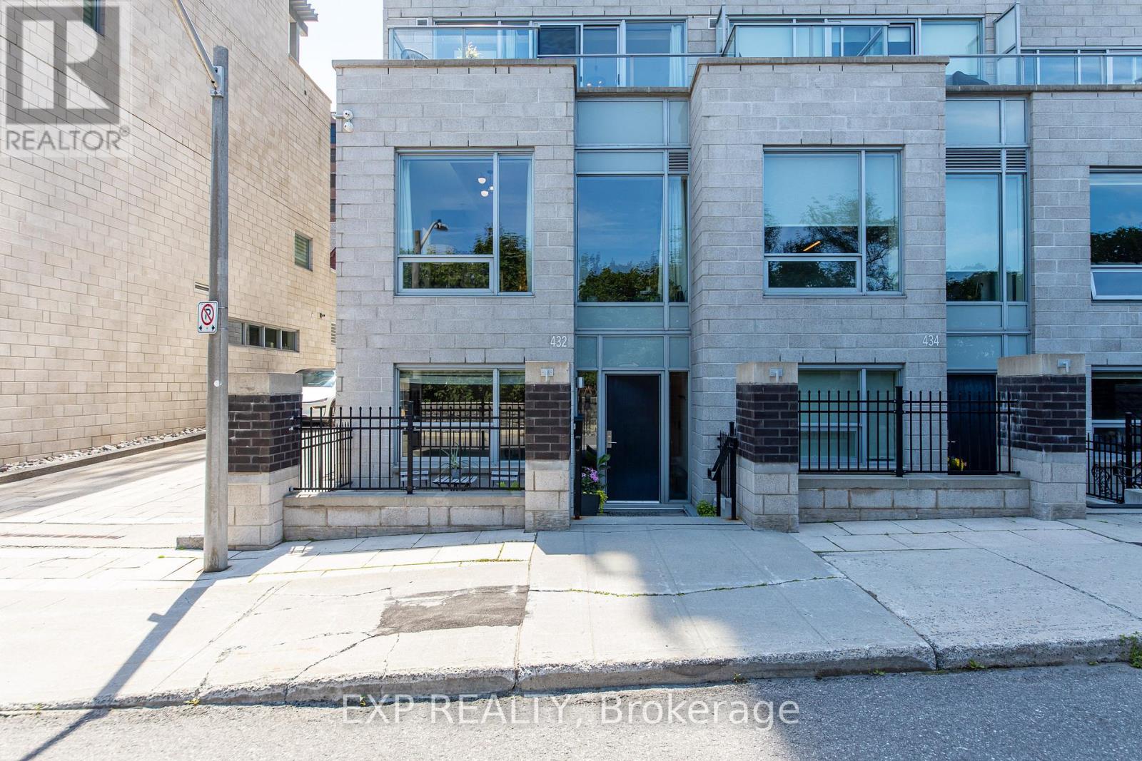 432 Sparks Street, Ottawa, Ontario  K1R 0B3 - Photo 1 - X13511674
