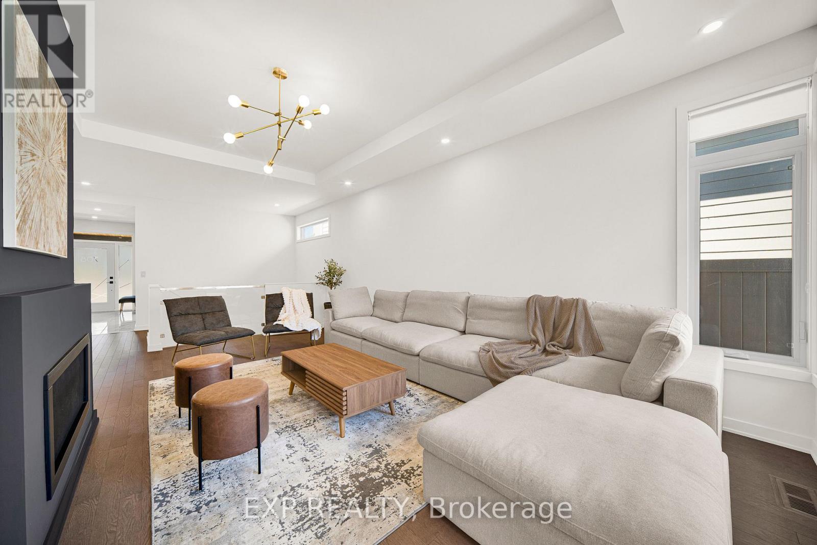 708 Wooler Place, Ottawa, Ontario  K1T 0T6 - Photo 3 - X13511702