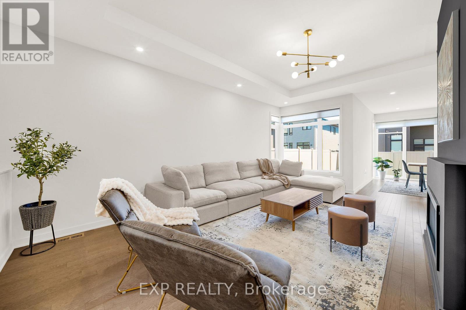 708 Wooler Place, Ottawa, Ontario  K1T 0T6 - Photo 4 - X13511702