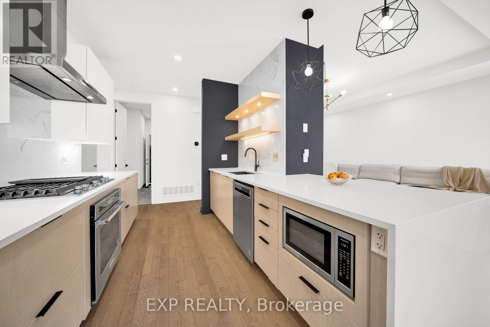 708 Wooler Place, Ottawa, Ontario  K1T 0T6 - Photo 7 - X13511702