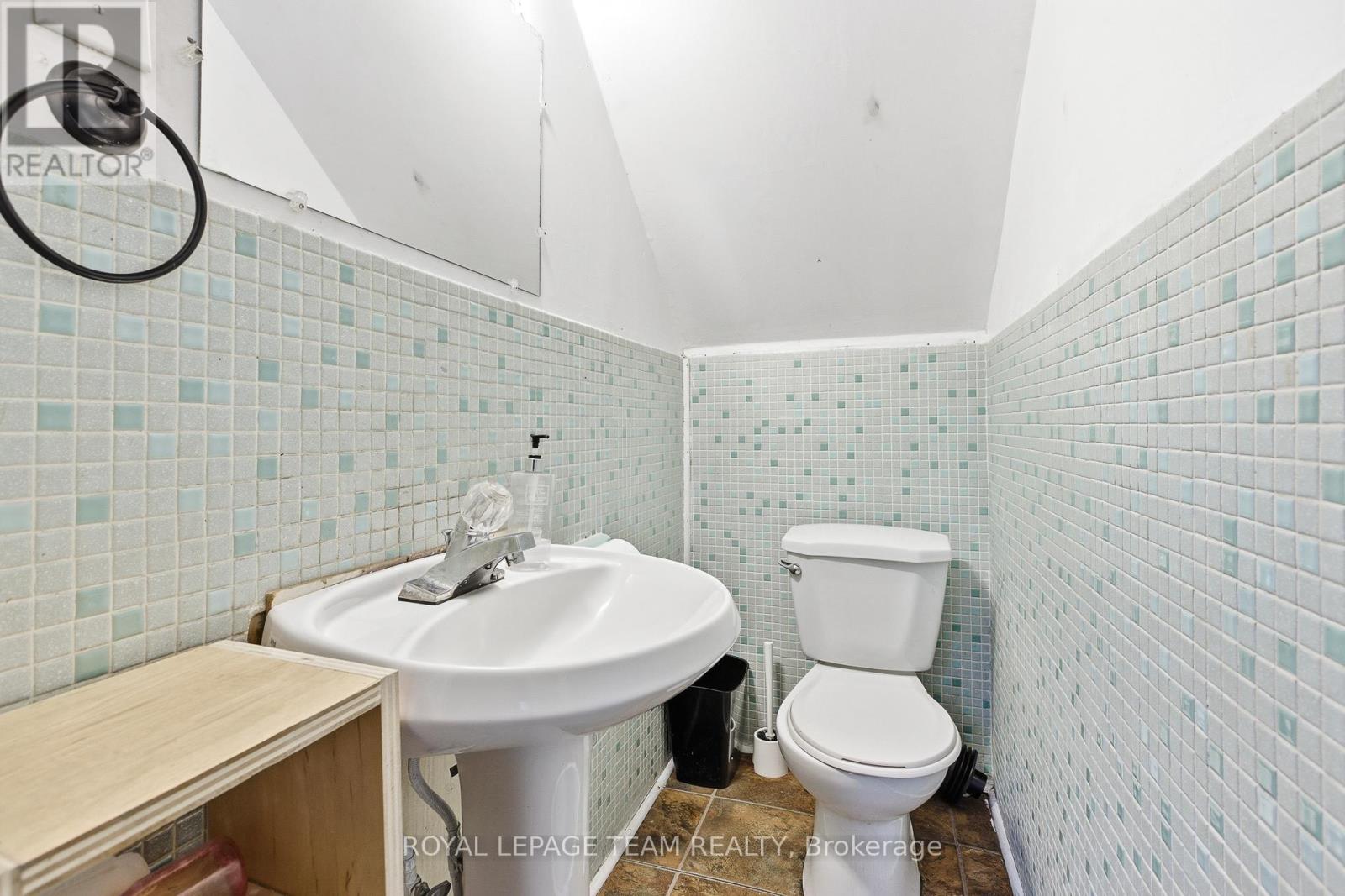 910 Pinecrest Road, Ottawa, Ontario  K2B 6B3 - Photo 17 - X13512034