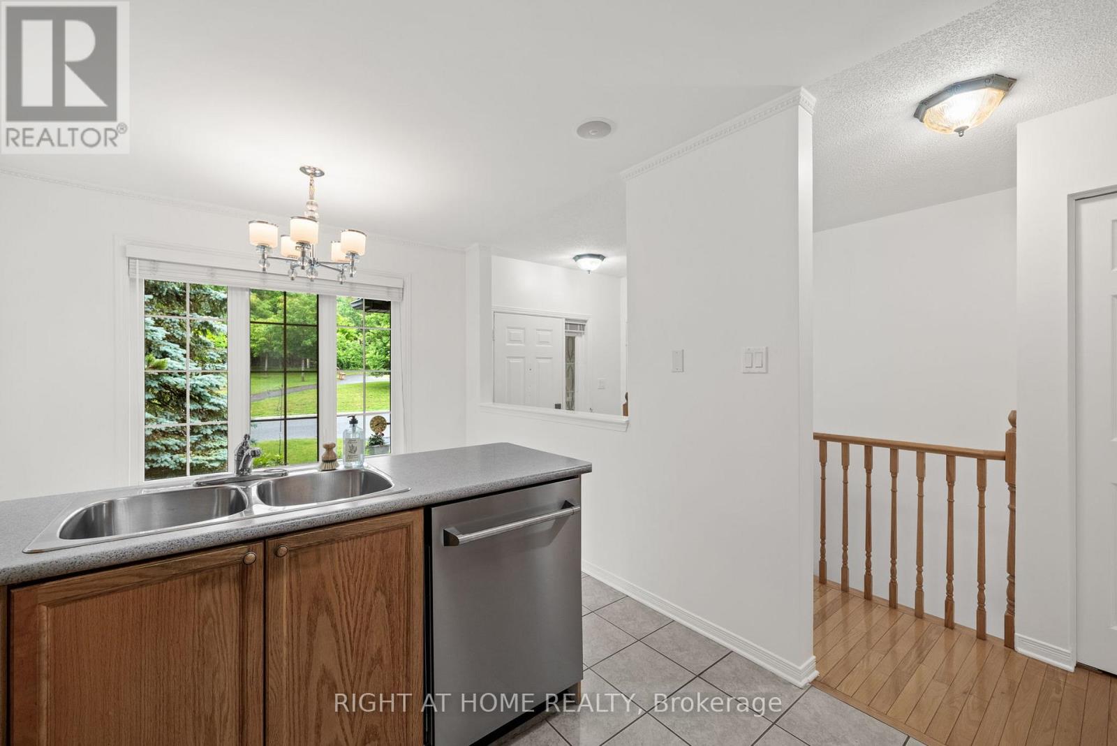 120 Grandpark Circle, Ottawa, Ontario  K1G 6R5 - Photo 10 - X13512368