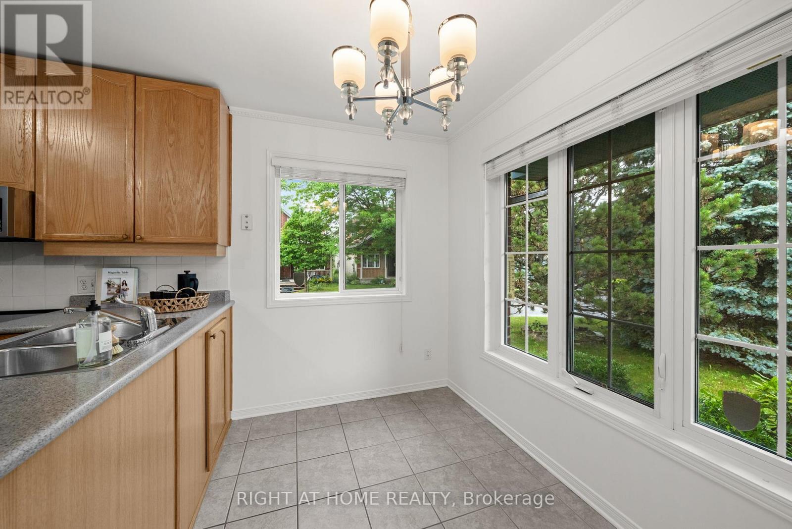 120 Grandpark Circle, Ottawa, Ontario  K1G 6R5 - Photo 12 - X13512368