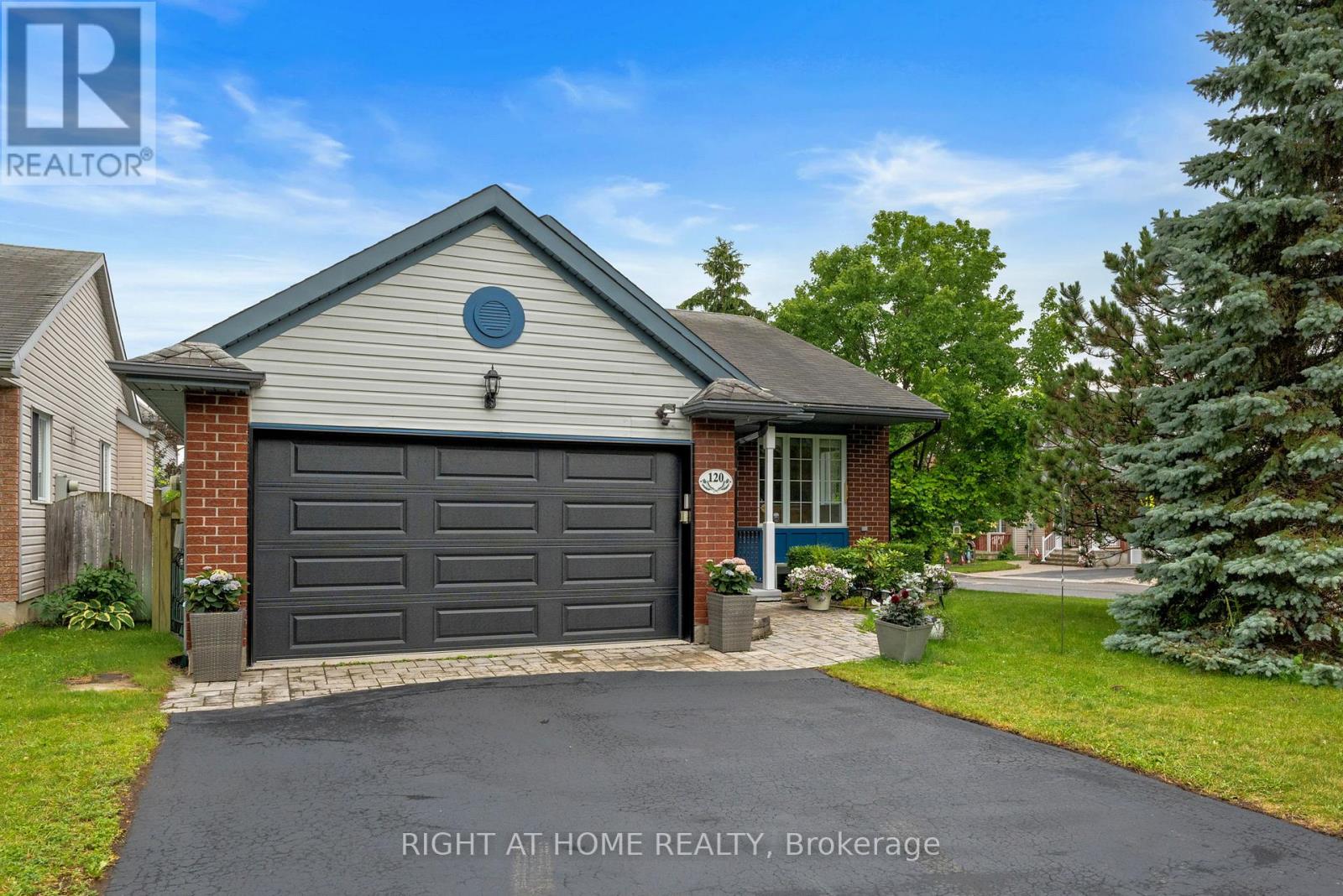 120 Grandpark Circle, Ottawa, Ontario  K1G 6R5 - Photo 2 - X13512368