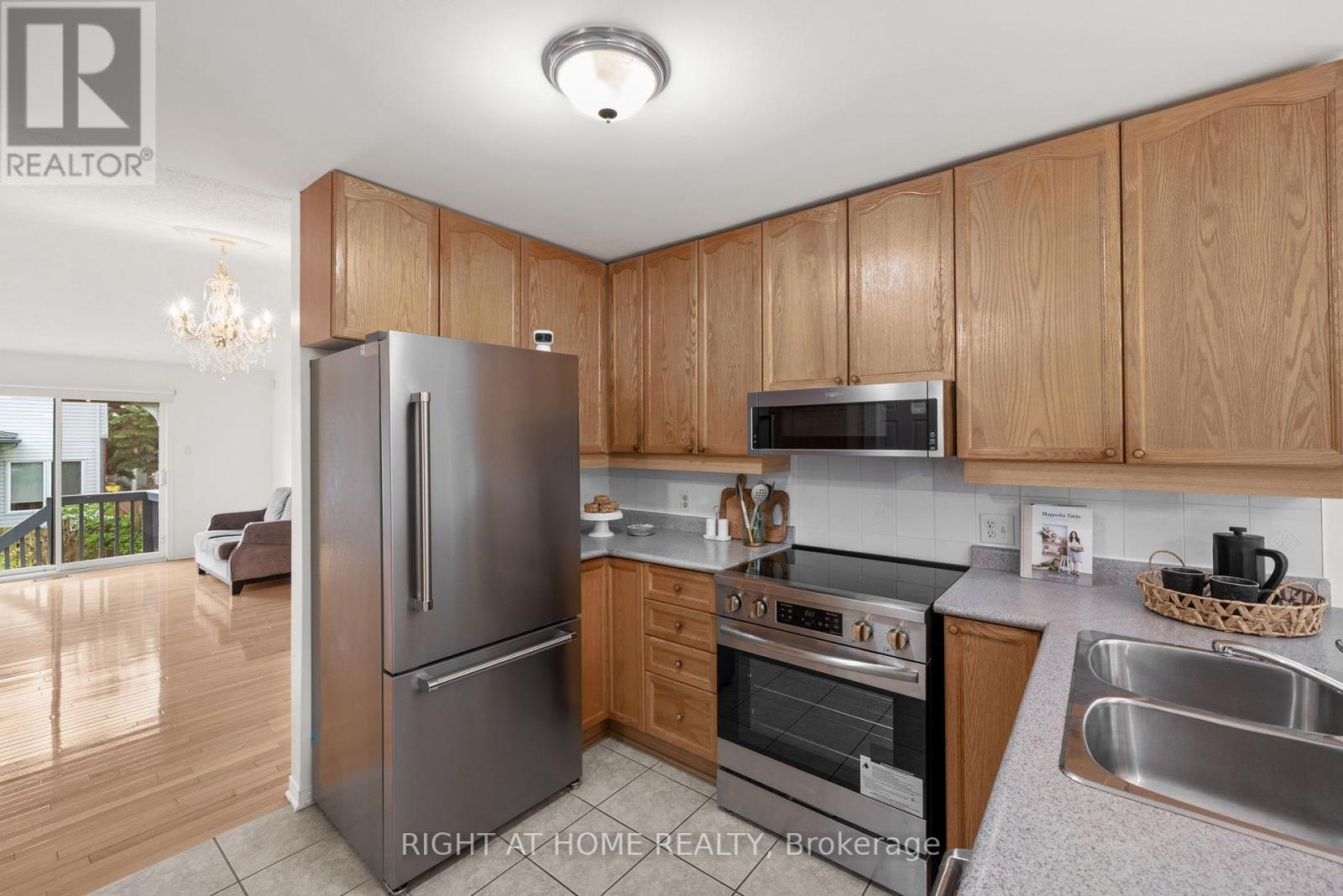 120 Grandpark Circle, Ottawa, Ontario  K1G 6R5 - Photo 8 - X13512368