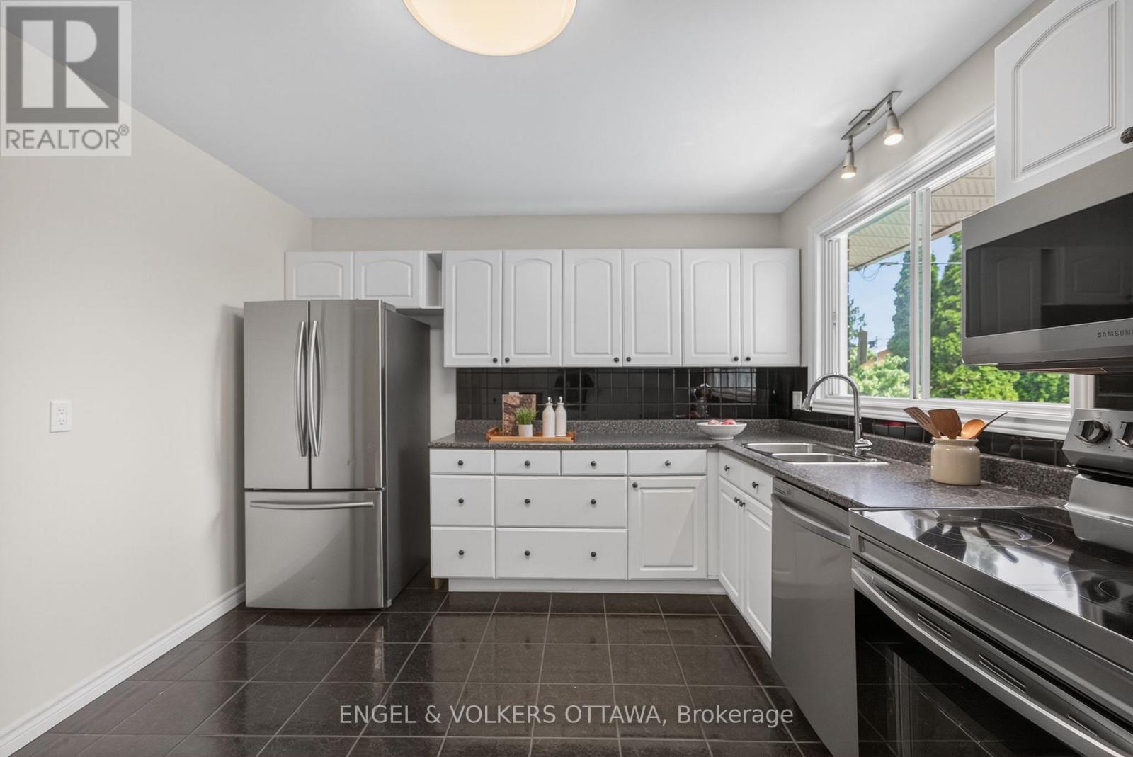 1862 Sharel Drive, Ottawa, Ontario  K1H 6W4 - Photo 11 - X13512638