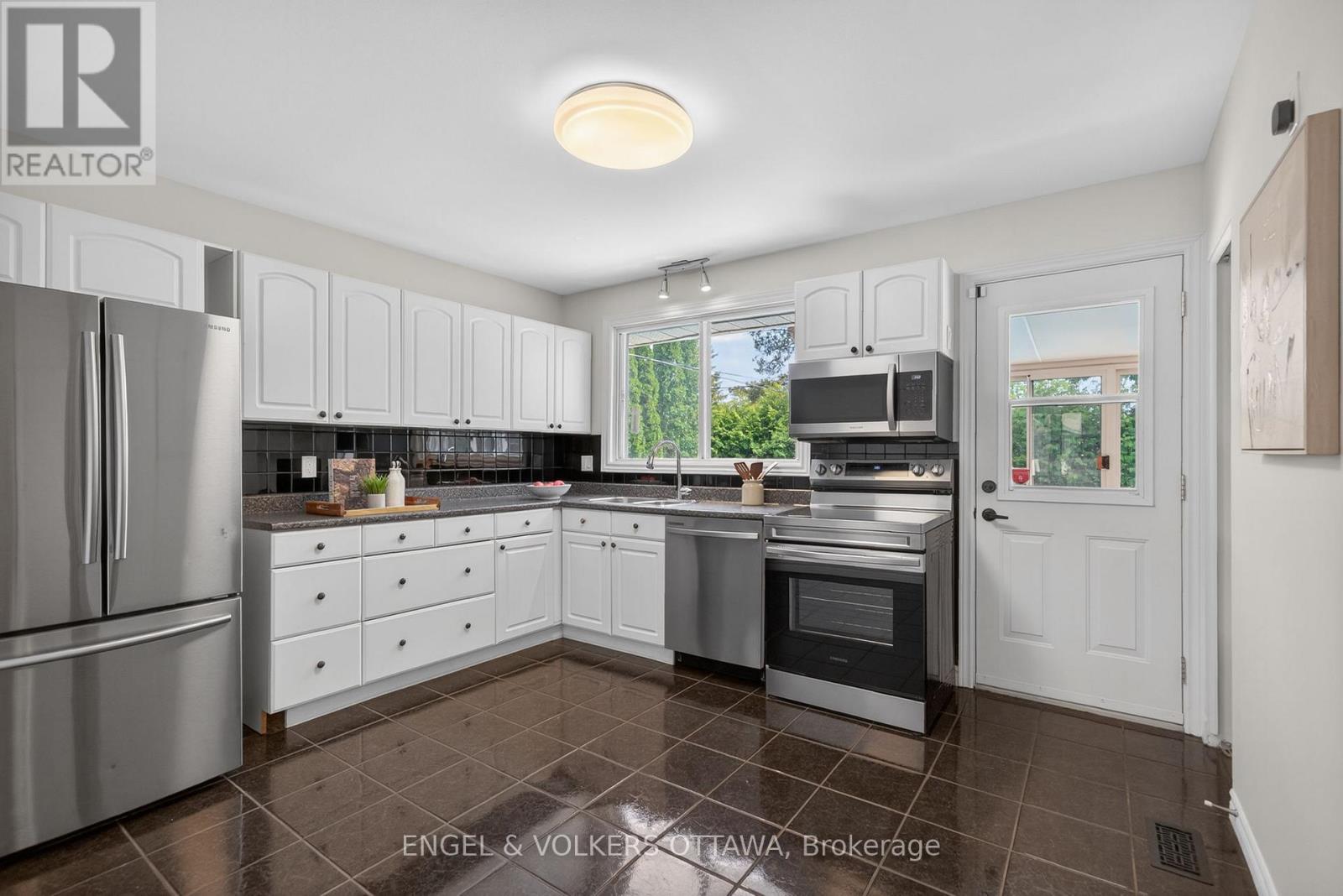 1862 Sharel Drive, Ottawa, Ontario  K1H 6W4 - Photo 12 - X13512638