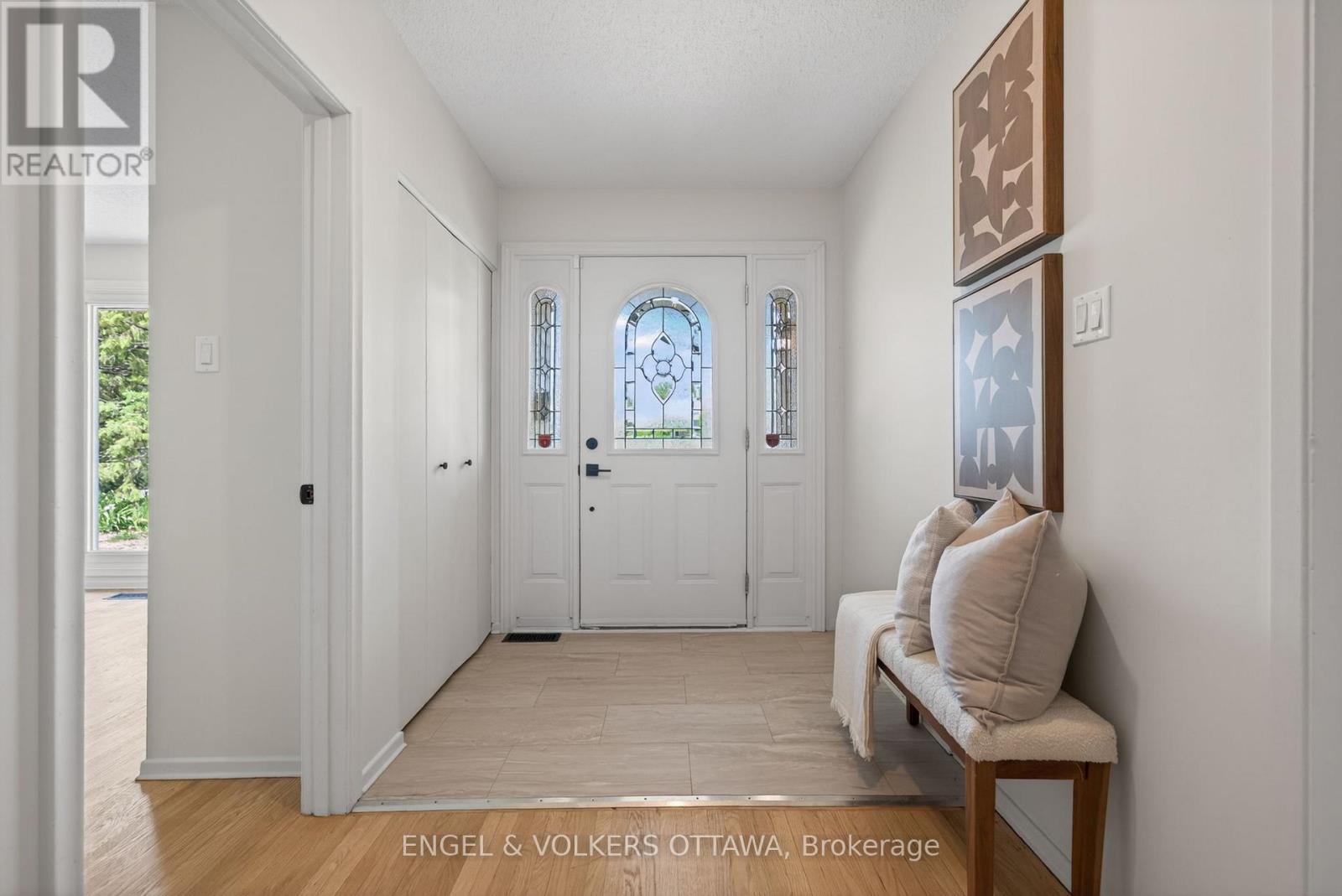 1862 Sharel Drive, Ottawa, Ontario  K1H 6W4 - Photo 2 - X13512638
