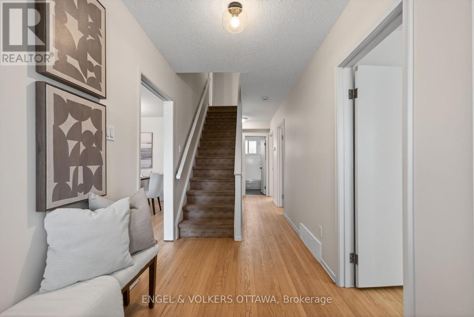 1862 Sharel Drive, Ottawa, Ontario  K1H 6W4 - Photo 3 - X13512638