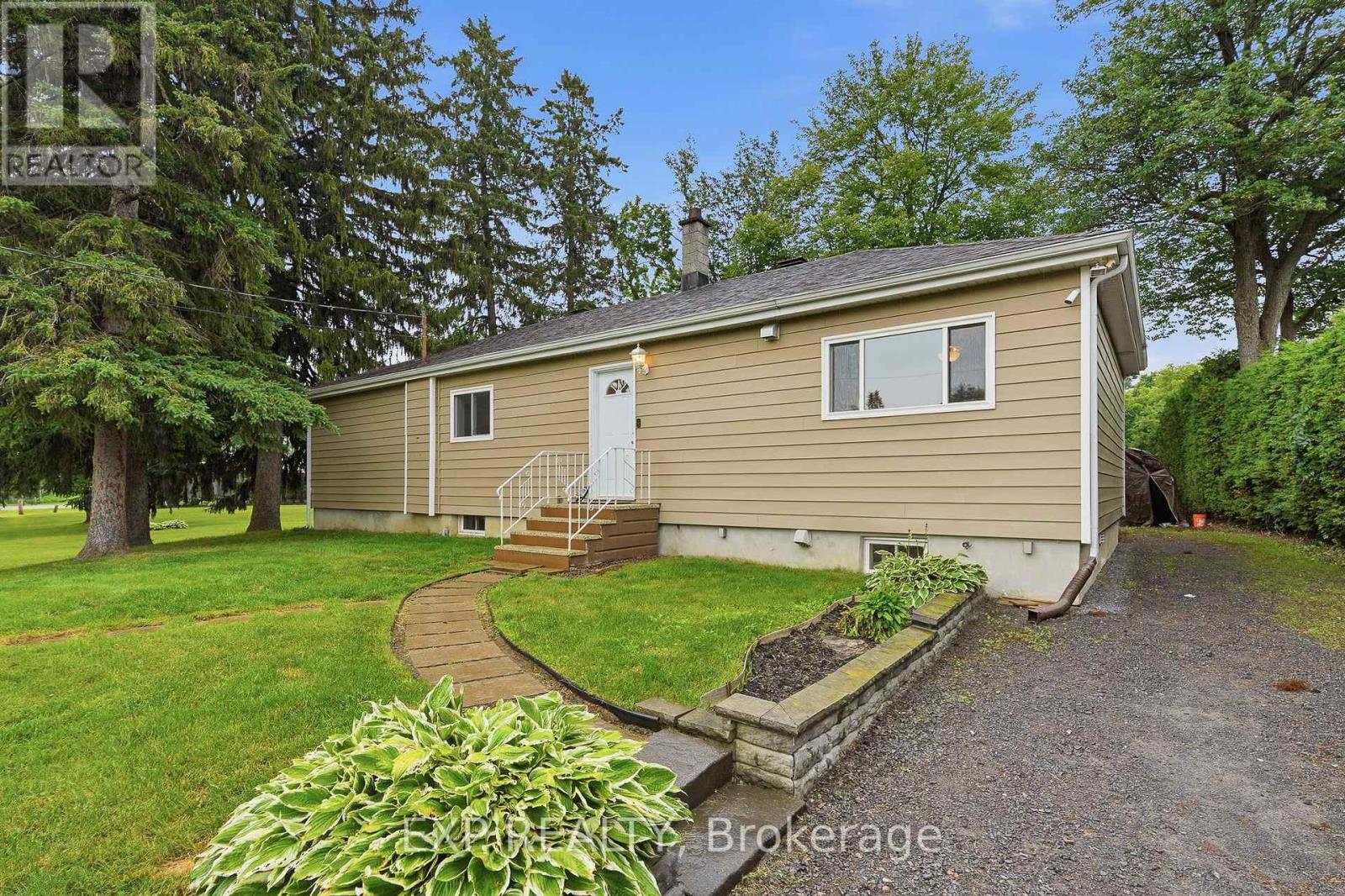 1876 Division Street, Ottawa, Ontario  K0A 3H0 - Photo 1 - X13513060