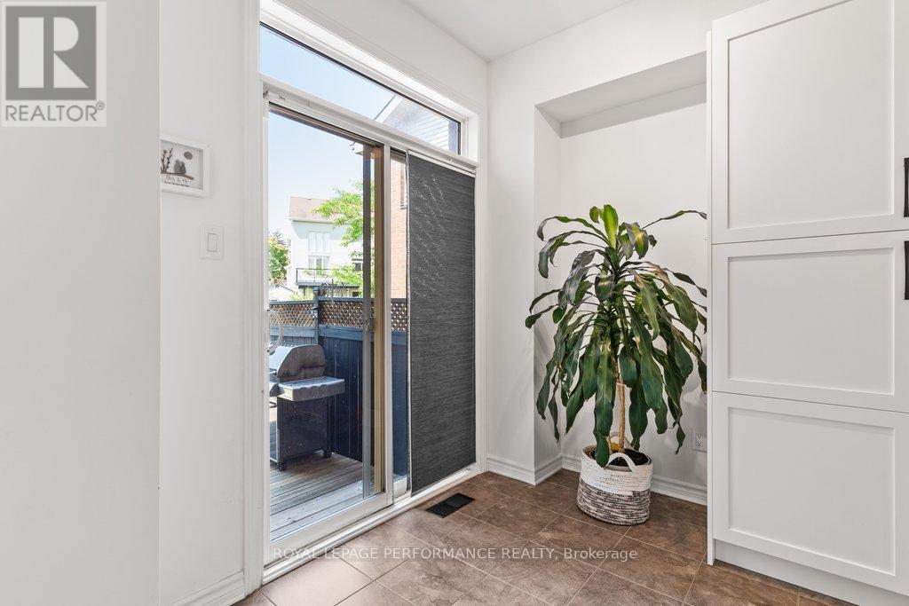 216 Badgeley Avenue, Ottawa, Ontario  K2T 0A4 - Photo 11 - X13513100