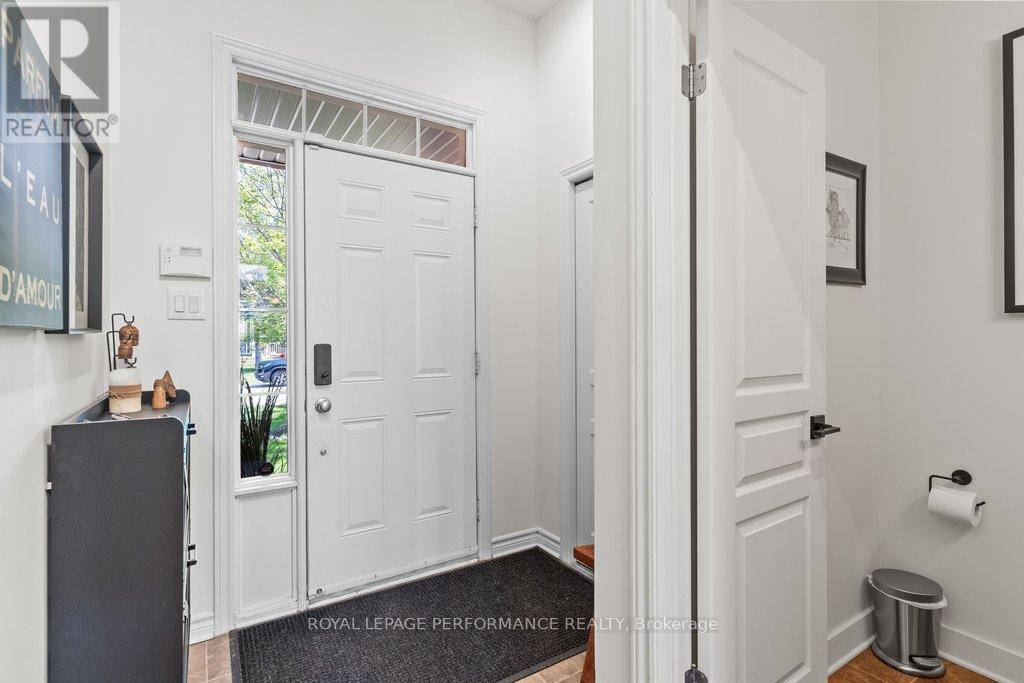 216 Badgeley Avenue, Ottawa, Ontario  K2T 0A4 - Photo 3 - X13513100