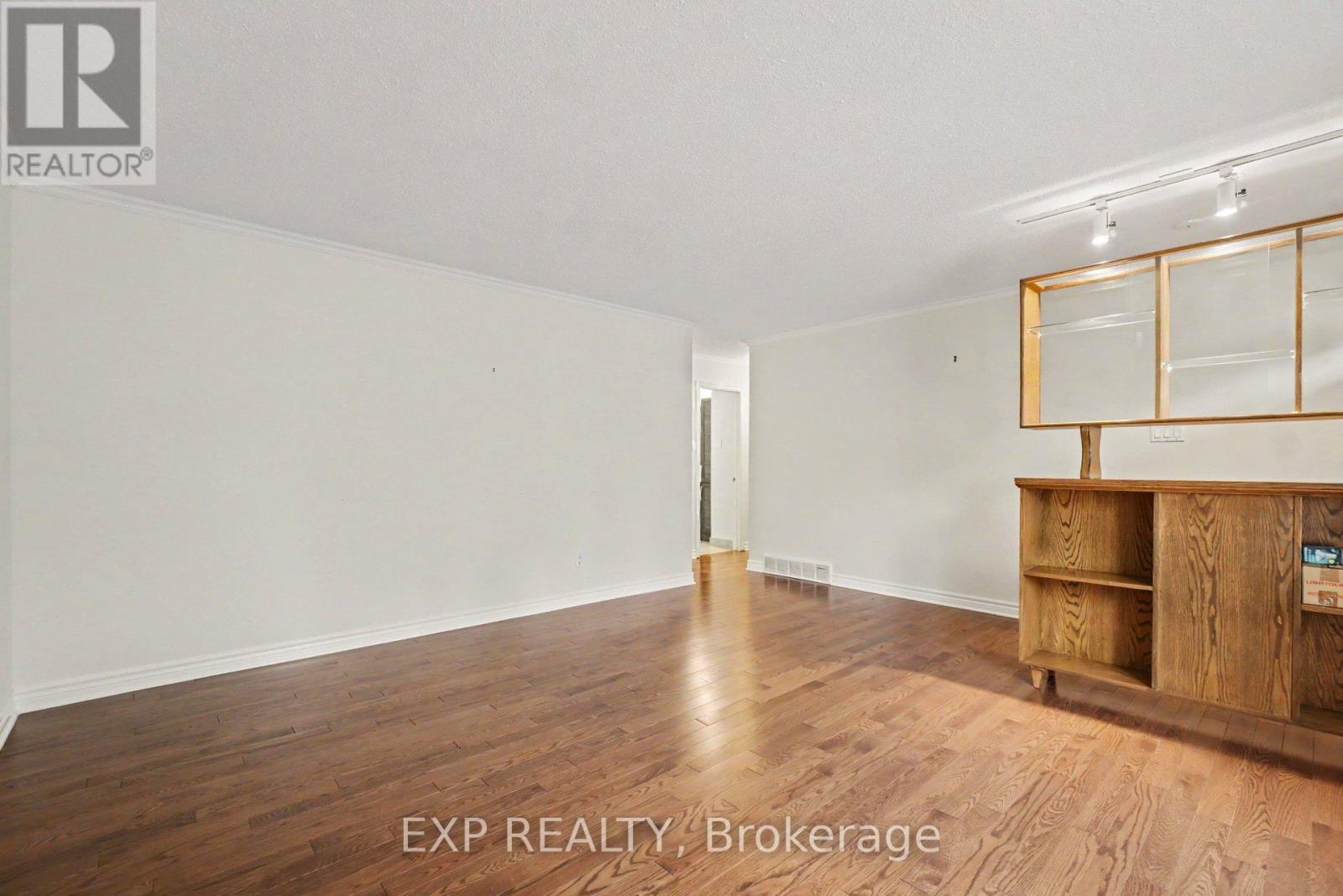 1021 Cadboro Road, Ottawa, Ontario  K1J 8C8 - Photo 10 - X13513846