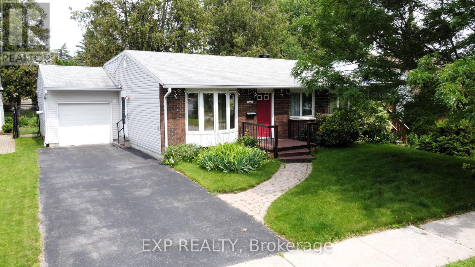 1021 Cadboro Road, Ottawa, Ontario  K1J 8C8 - Photo 2 - X13513846