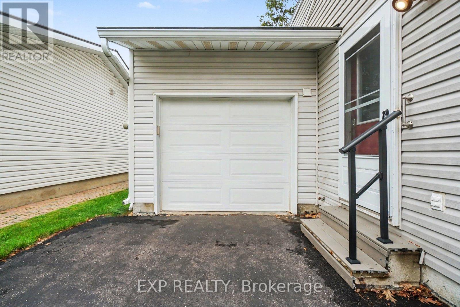 1021 Cadboro Road, Ottawa, Ontario  K1J 8C8 - Photo 4 - X13513846