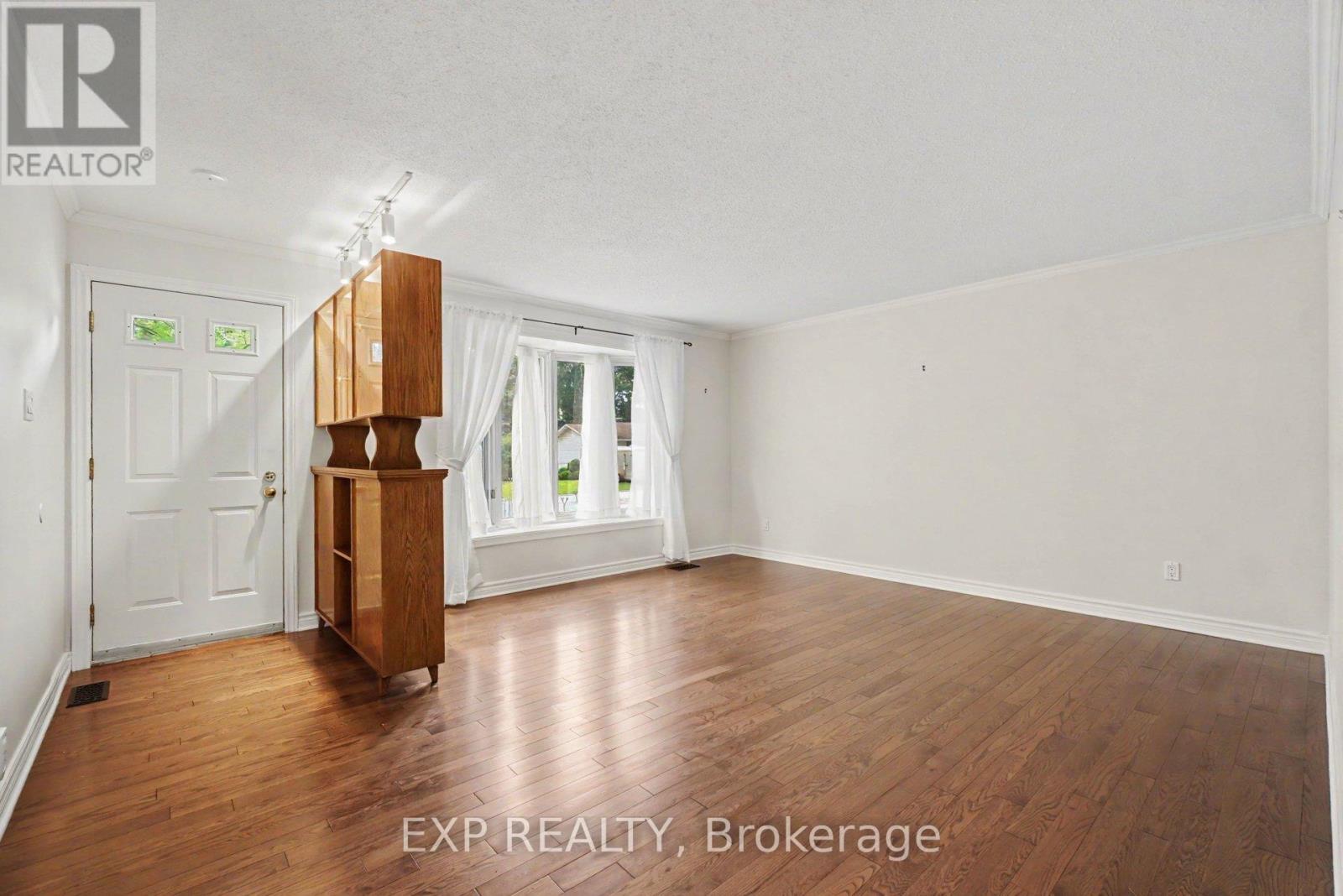 1021 Cadboro Road, Ottawa, Ontario  K1J 8C8 - Photo 7 - X13513846