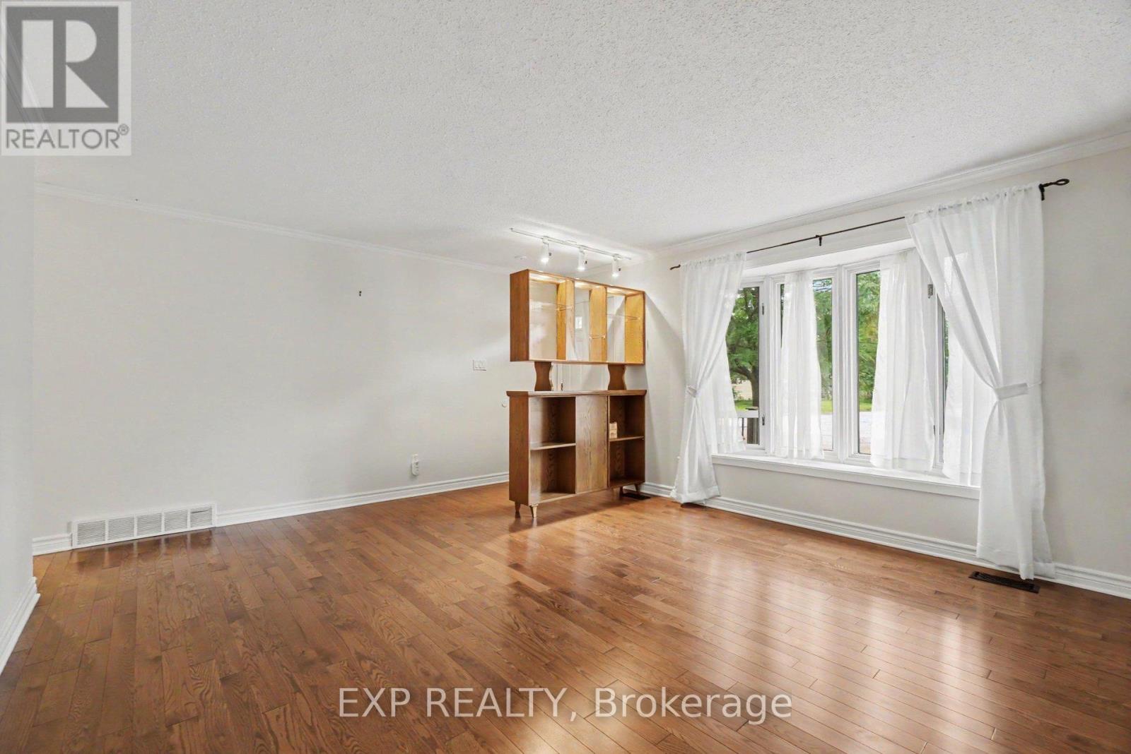 1021 Cadboro Road, Ottawa, Ontario  K1J 8C8 - Photo 8 - X13513846