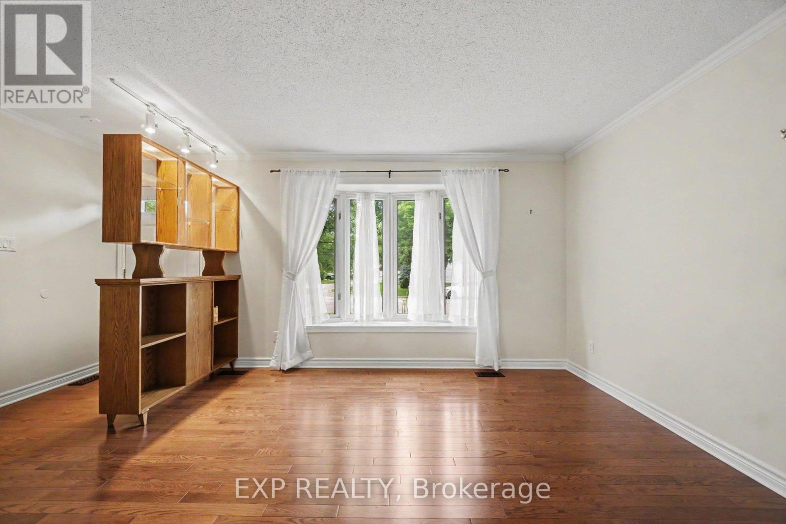 1021 Cadboro Road, Ottawa, Ontario  K1J 8C8 - Photo 9 - X13513846