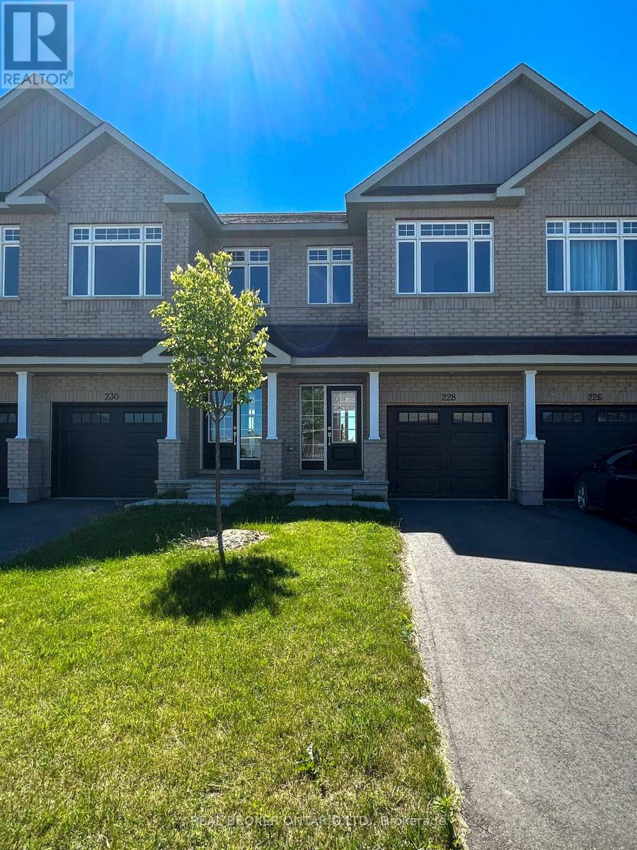228 Hooper Street, Carleton Place, Ontario  K7C 0W2 - Photo 1 - X13514804