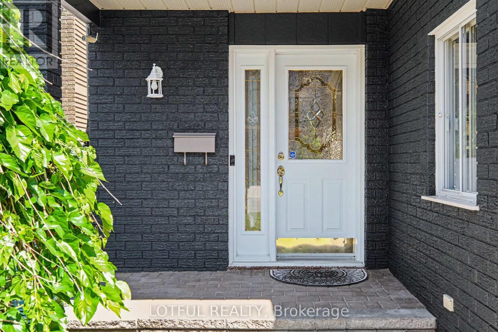 52 Fair Oaks Crescent, Ottawa, Ontario  K2G 4W5 - Photo 4 - X13515182