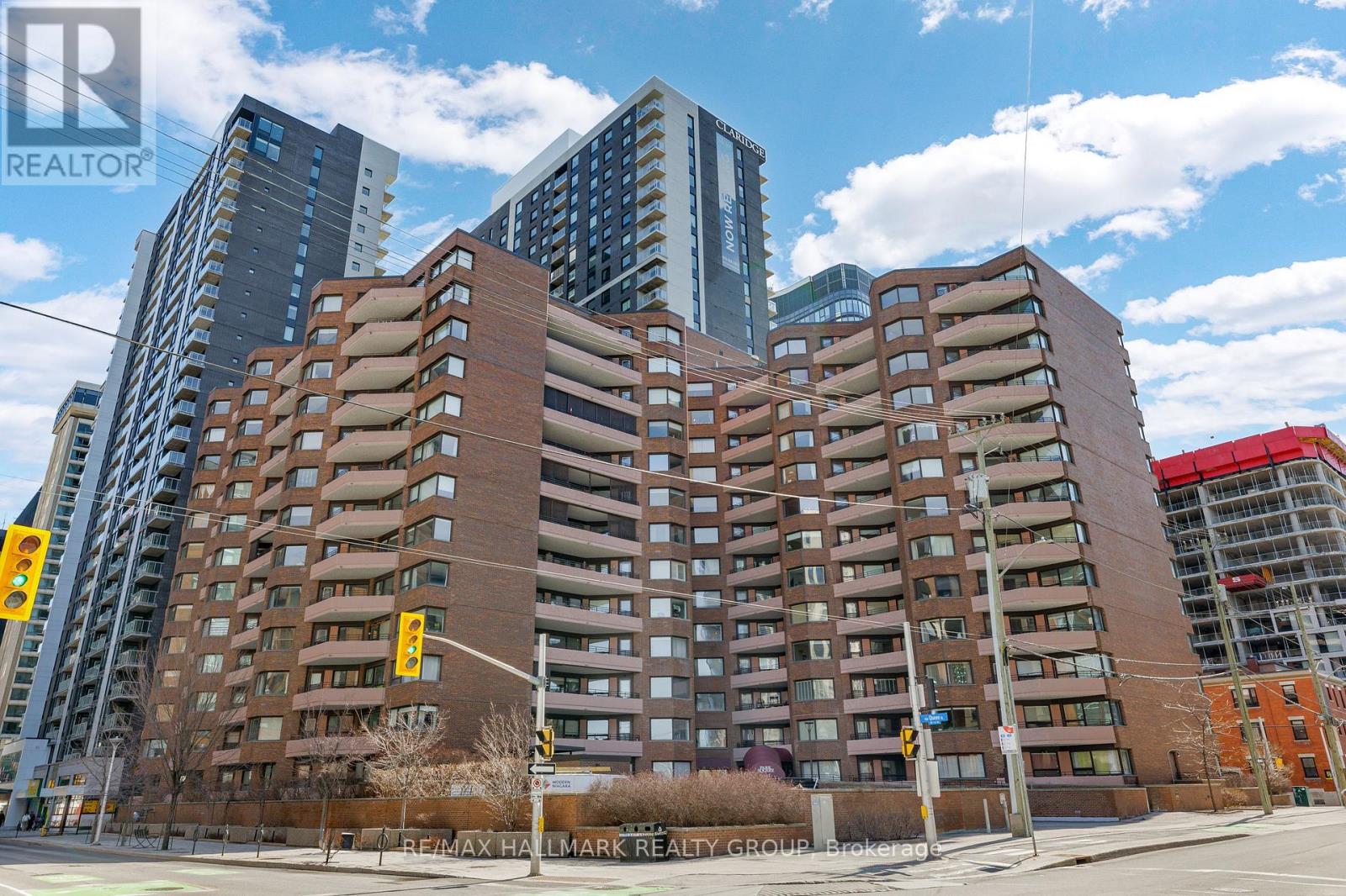 810 - 151 Bay Street, Ottawa, Ontario  K1R 7T2 - Photo 1 - X13515626