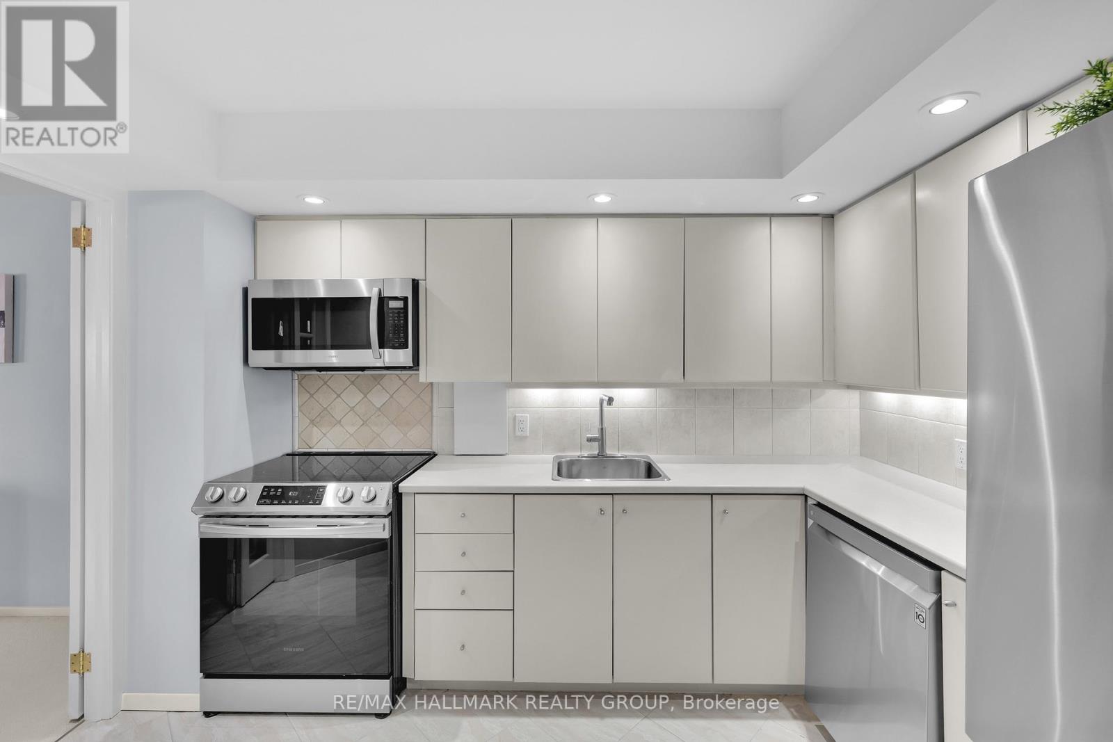 810 - 151 Bay Street, Ottawa, Ontario  K1R 7T2 - Photo 10 - X13515626