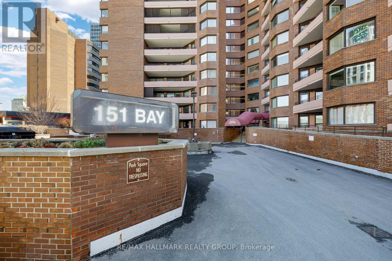 810 - 151 Bay Street, Ottawa, Ontario  K1R 7T2 - Photo 2 - X13515626