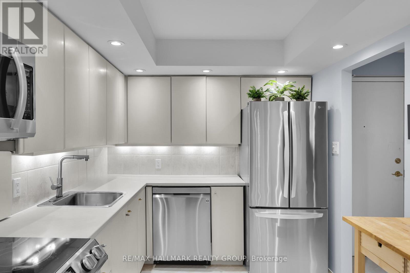 810 - 151 Bay Street, Ottawa, Ontario  K1R 7T2 - Photo 8 - X13515626