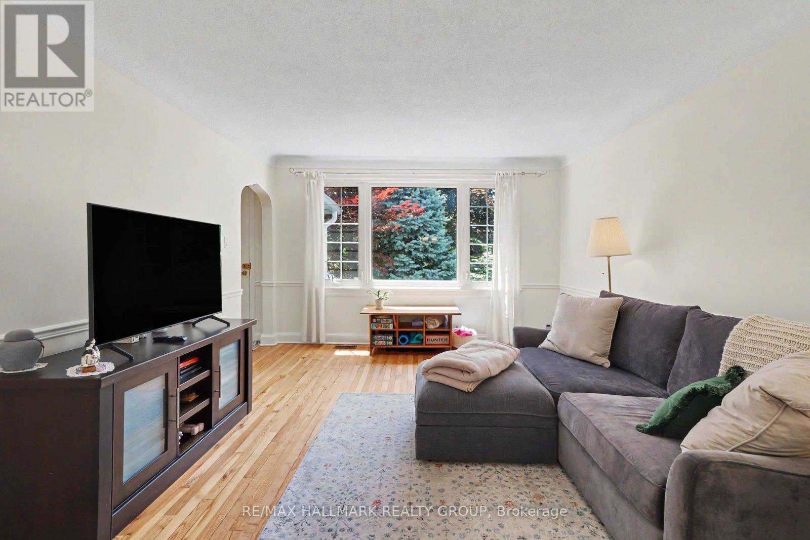 99 Dagmar Avenue, Ottawa, Ontario  K1L 5T3 - Photo 3 - X13515970