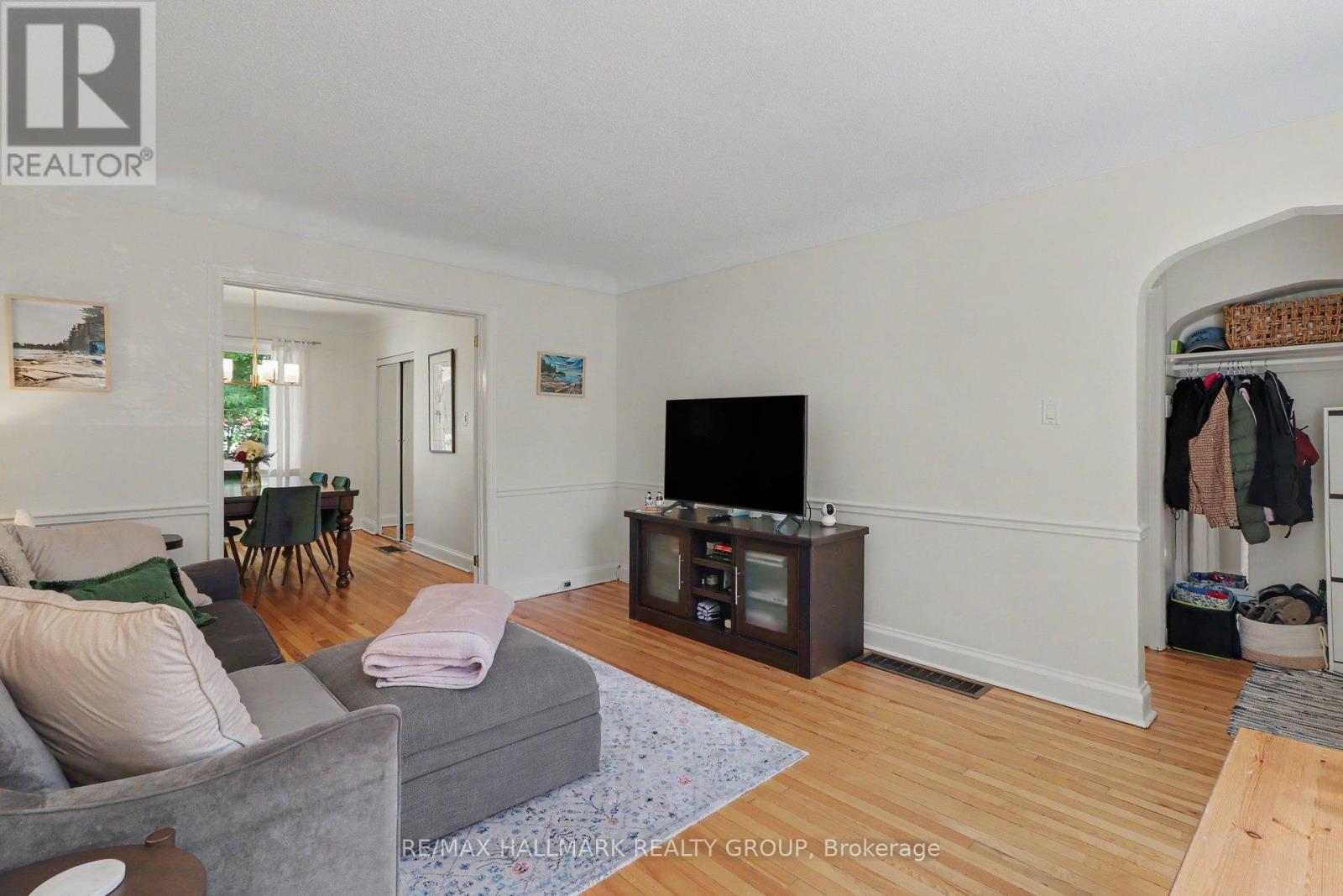 99 Dagmar Avenue, Ottawa, Ontario  K1L 5T3 - Photo 5 - X13515970