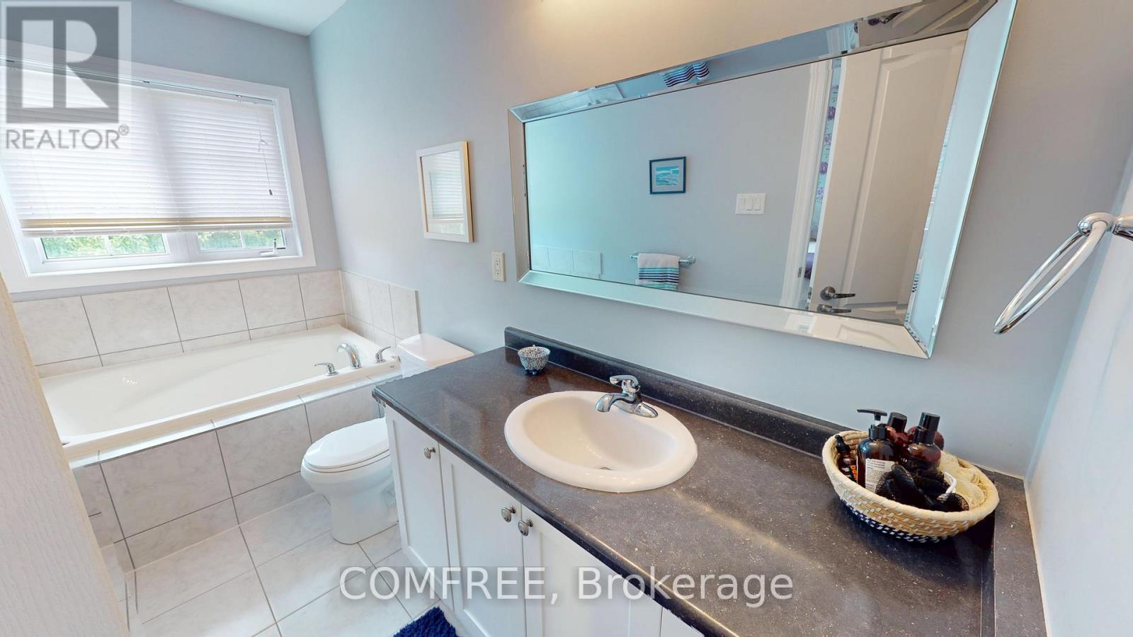 16 Ridgegate Crescent, Halton Hills, Ontario  L7G 0L1 - Photo 17 - W13516210