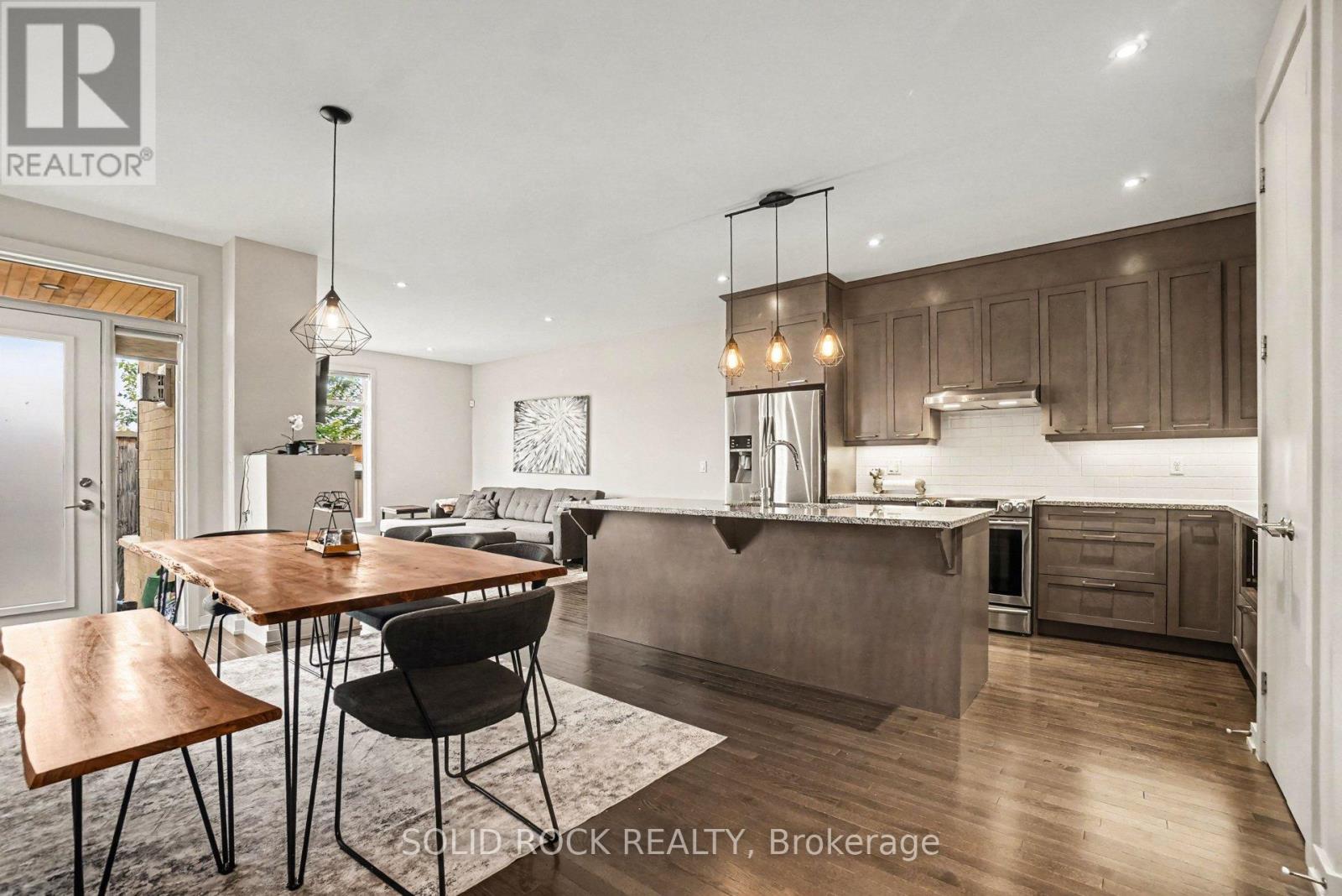 114 Larimar Circle, Ottawa, Ontario  K1X 0B7 - Photo 2 - X13516230