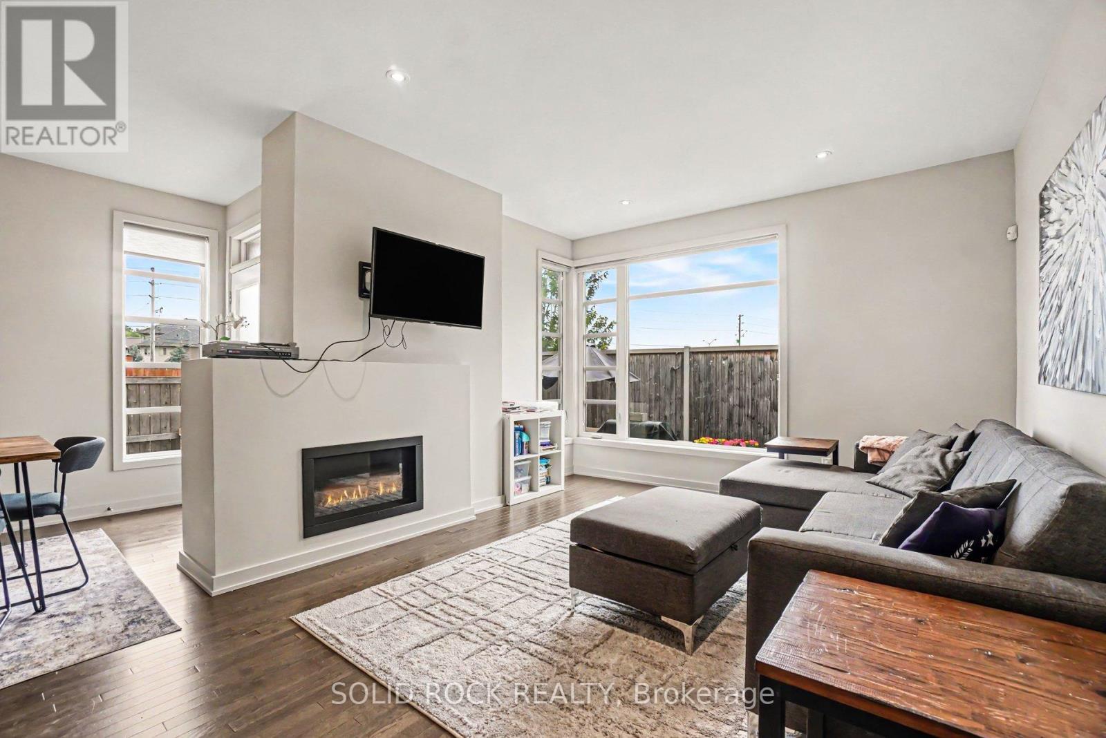 114 Larimar Circle, Ottawa, Ontario  K1X 0B7 - Photo 3 - X13516230