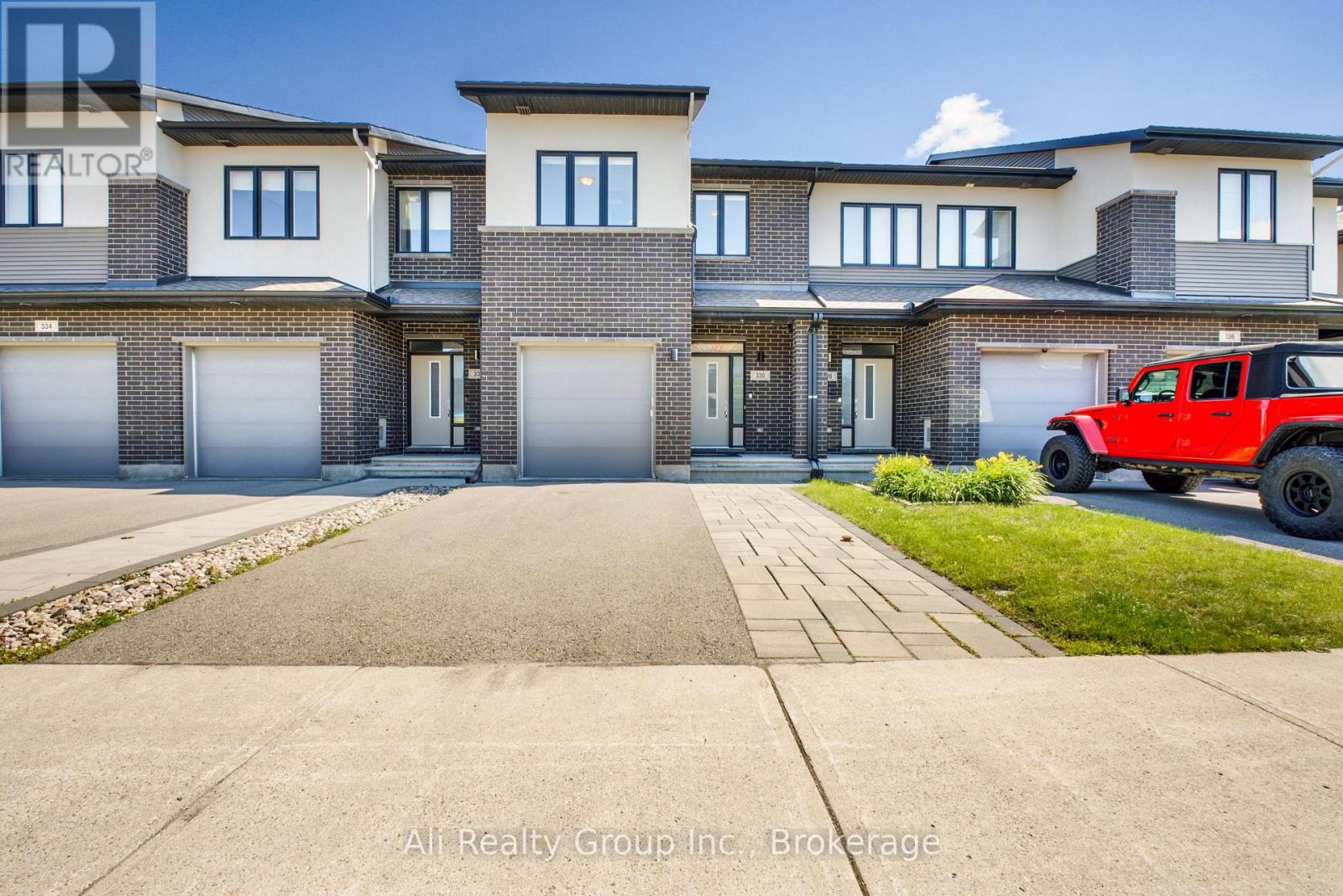 330 Nonius Street, Ottawa, Ontario  K2V 0E1 - Photo 1 - X13516348